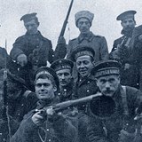Группа военных во время Октябрьской революции 1917 года
