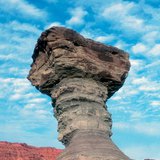 «Каменный гриб» в пустыне