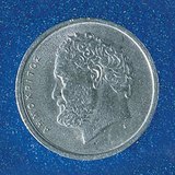 Греческая монета с изображением древнегреческого философа Демокрита