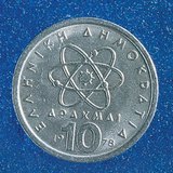 Греческая монета с изображением древнегреческого философа Демокрита