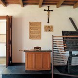 Старая деревенская школа в Опустасере, Венгрия